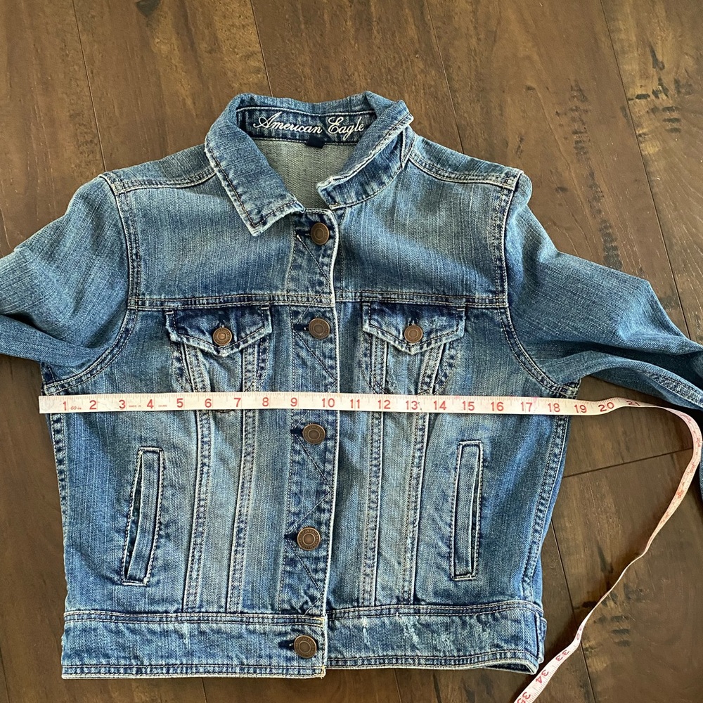 AE Jean Jacket Size Medium - Picture 9 of 9